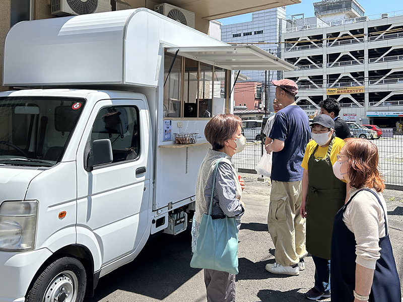 青森・八戸就Ｂここロード　ランチタイムにキッチンカーで販売　利用者の珈琲焙煎の腕を活かそうと